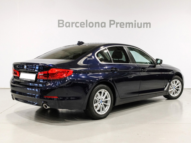 BMW Serie 5 530e iPerformance color Azul. Año 2019. 185KW(252CV). Híbrido Electro/Gasolina. En concesionario Barcelona Premium -- GRAN VIA de Barcelona