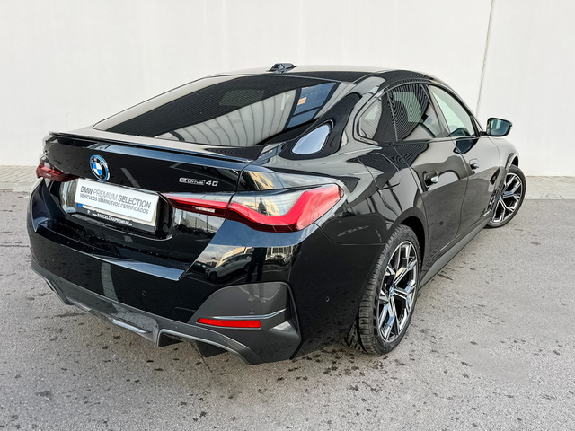 BMW i4 eDrive40 color Negro. Año 2023. 250KW(340CV). Eléctrico. En concesionario Barcelona Premium -- GRAN VIA de Barcelona