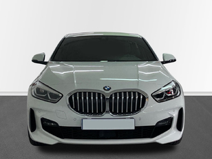 Fotos de BMW Serie 1 118d color Blanco. Año 2023. 110KW(150CV). Diésel. En concesionario Engasa S.A. Pista de silla de Valencia