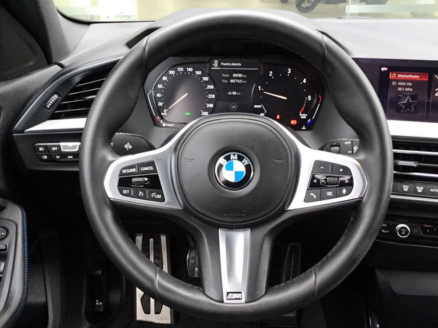 BMW Serie 1 118d color Negro. Año 2020. 110KW(150CV). Diésel. En concesionario Grünblau Motor (Bmw y Mini) de Cantabria
