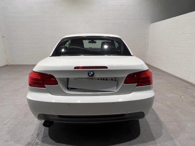 BMW Serie 3 320i Cabrio color Blanco. Año 2012. 125KW(170CV). Gasolina. En concesionario MOTOR MUNICH S.A.U  - Terrassa de Barcelona