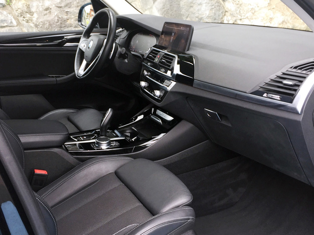 BMW X3 xDrive20d color Negro. Año 2020. 140KW(190CV). Diésel. En concesionario Grünblau Motor (Bmw y Mini) de Cantabria