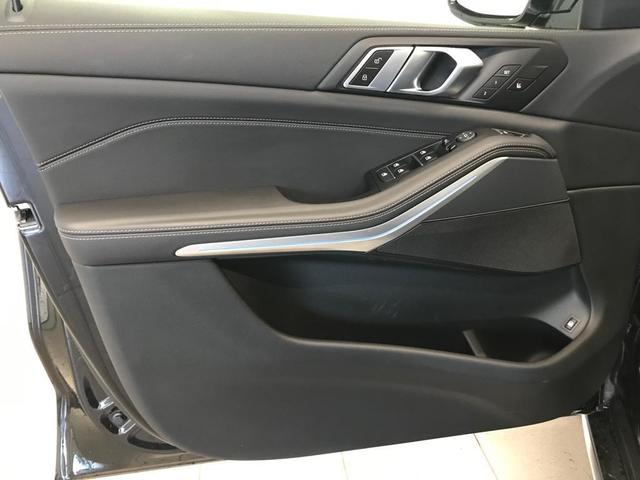 BMW X5 xDrive45e color Negro. Año 2022. 290KW(394CV). Híbrido Electro/Gasolina. En concesionario Lurauto - Gipuzkoa de Guipuzcoa