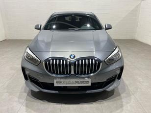 Fotos de BMW Serie 1 118i color Gris. Año 2022. 100KW(136CV). Gasolina. En concesionario MOTOR MUNICH S.A.U  - Terrassa de Barcelona