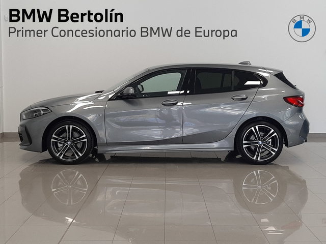 BMW Serie 1 118d color Gris. Año 2023. 110KW(150CV). Diésel. En concesionario Automoviles Bertolin, S.L. de Valencia