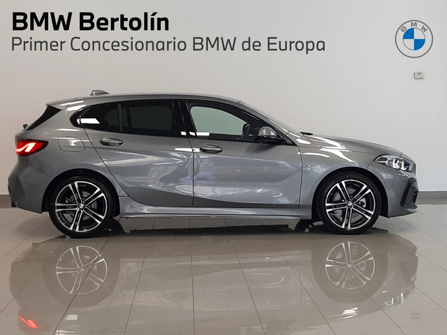 BMW Serie 1 118d color Gris. Año 2023. 110KW(150CV). Diésel. En concesionario Automoviles Bertolin, S.L. de Valencia