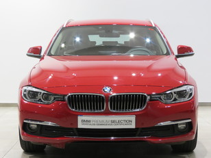 Fotos de BMW Serie 3 320d Touring color Rojo. Año 2018. 140KW(190CV). Diésel. En concesionario GANDIA Automoviles Fersan, S.A. de Valencia