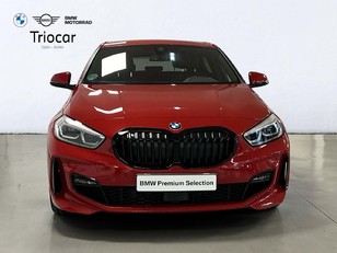 Fotos de BMW Serie 1 118d color Rojo. Año 2023. 110KW(150CV). Diésel. En concesionario Triocar Gijón (Bmw y Mini) de Asturias