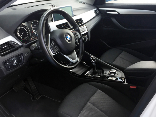 BMW X2 sDrive18d color Blanco. Año 2020. 110KW(150CV). Diésel. En concesionario Grünblau Motor (Bmw y Mini) de Cantabria