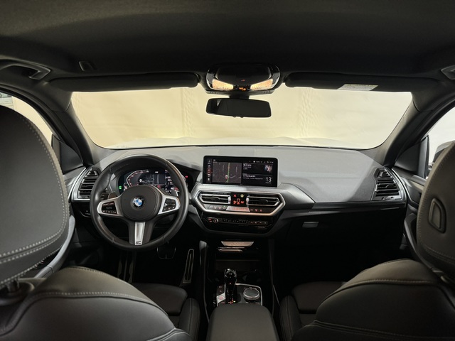 BMW X3 xDrive20d color Blanco. Año 2022. 140KW(190CV). Diésel. En concesionario Avilcar de Ávila