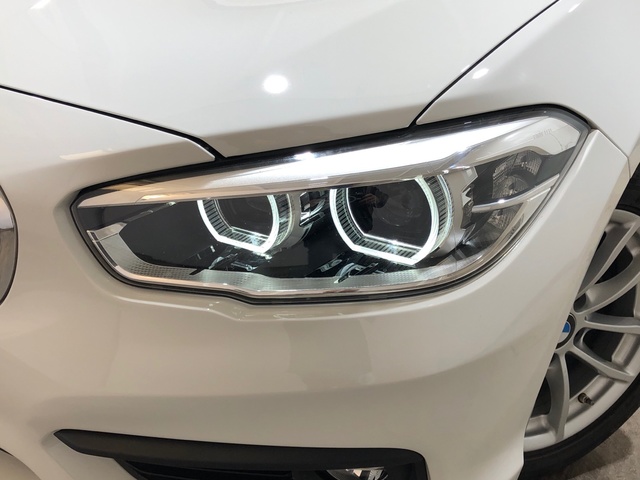 BMW Serie 1 118i color Blanco. Año 2017. 100KW(136CV). Gasolina. En concesionario Movilnorte El Plantio de Madrid