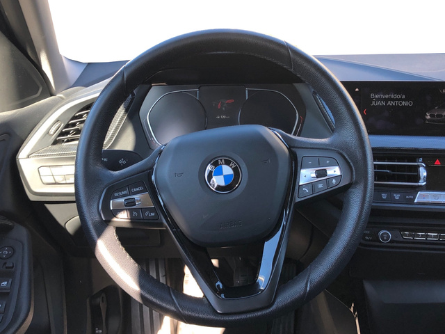 BMW Serie 1 118d color Azul. Año 2019. 110KW(150CV). Diésel. En concesionario Auto Premier, S.A. - GUADALAJARA de Guadalajara