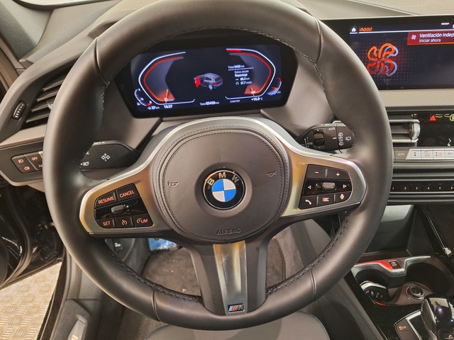 BMW Serie 1 118i color Negro. Año 2023. 103KW(140CV). Gasolina. En concesionario Augusta Aragon S.A. de Zaragoza