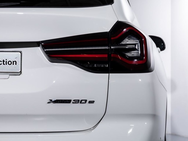 BMW X3 xDrive30e color Blanco. Año 2021. 215KW(292CV). Híbrido Electro/Gasolina. 