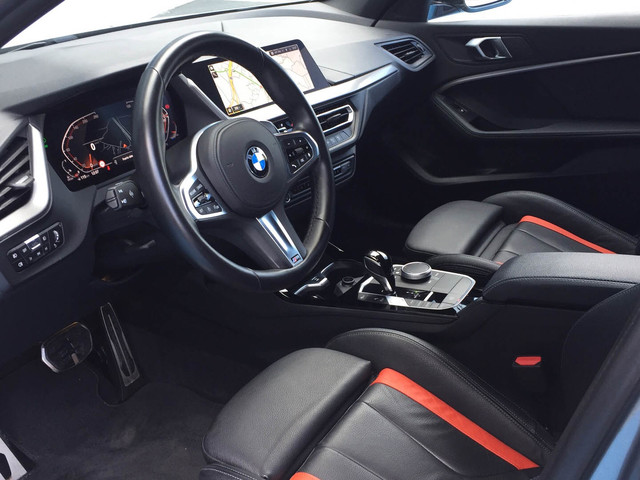 BMW Serie 1 118d color Gris. Año 2023. 110KW(150CV). Diésel. En concesionario Grünblau Motor (Bmw y Mini) de Cantabria