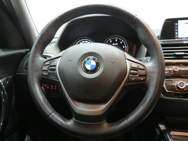 BMW Serie 1 116d color Negro. Año 2019. 85KW(116CV). Diésel. En concesionario GANDIA Automoviles Fersan, S.A. de Valencia