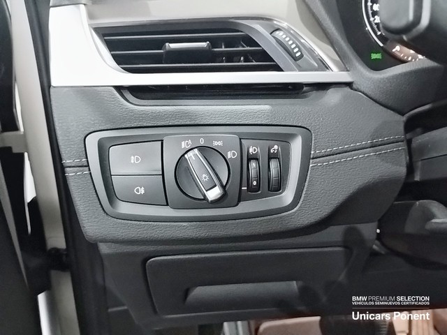 BMW X1 sDrive18d color Blanco. Año 2019. 110KW(150CV). Diésel. En concesionario Unicars Ponent de Lleida
