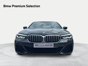 Fotos de BMW Serie 5 520d color Gris. Año 2021. 140KW(190CV). Diésel. En concesionario Motri Motor Jaén de Jaén