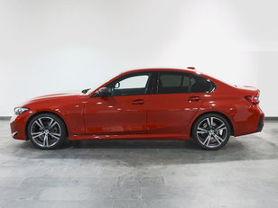 Fotos de BMW Serie 3 320d color Rojo. Año 2023. 140KW(190CV). Diésel. En concesionario Autogal de Ourense