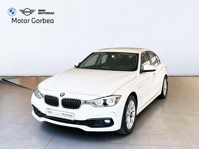 BMW Serie 3 330e color Blanco. Año 2017. 185KW(252CV). Híbrido Electro/Gasolina. En concesionario Motor Gorbea de Álava