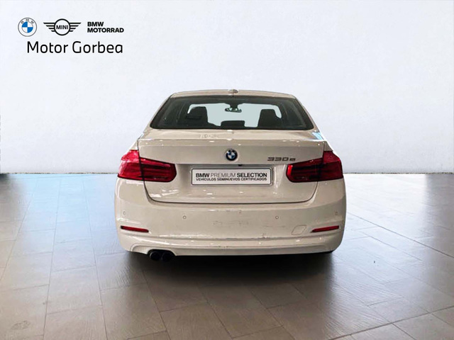 BMW Serie 3 330e color Blanco. Año 2017. 185KW(252CV). Híbrido Electro/Gasolina. En concesionario Motor Gorbea de Álava