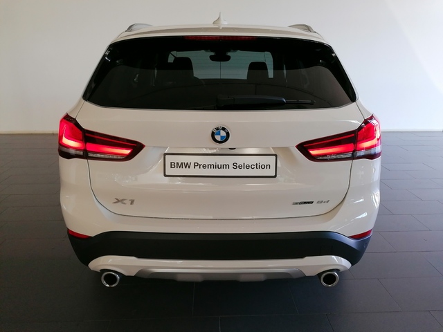 BMW X1 sDrive18d color Blanco. Año 2021. 110KW(150CV). Diésel. En concesionario Adler Motor S.L. TOLEDO de Toledo
