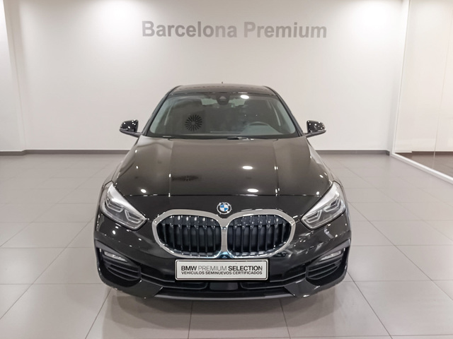 BMW Serie 1 118i color Negro. Año 2023. 103KW(140CV). Gasolina. En concesionario Barcelona Premium -- GRAN VIA de Barcelona