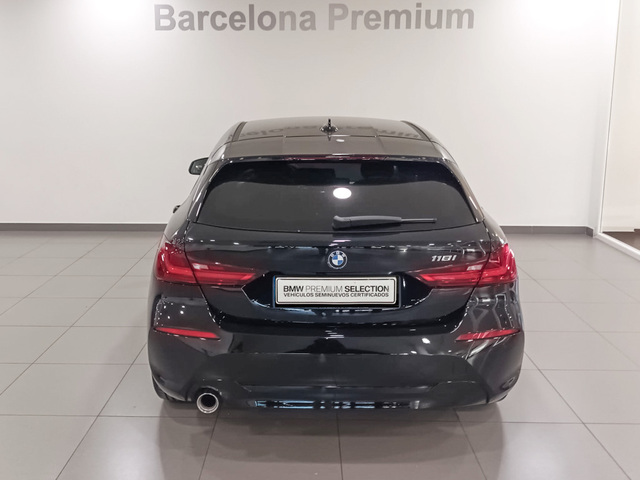 BMW Serie 1 118i color Negro. Año 2023. 103KW(140CV). Gasolina. En concesionario Barcelona Premium -- GRAN VIA de Barcelona