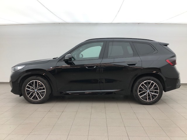 BMW X1 sDrive18d color Negro. Año 2023. 110KW(150CV). Diésel. En concesionario Augusta Aragon S.A. de Zaragoza