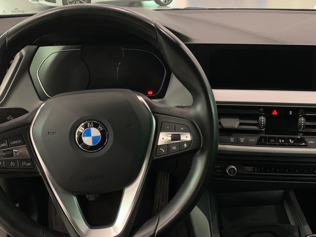 BMW Serie 1 116d color Negro. Año 2019. 85KW(116CV). Diésel. En concesionario Celtamotor Lalín de Pontevedra