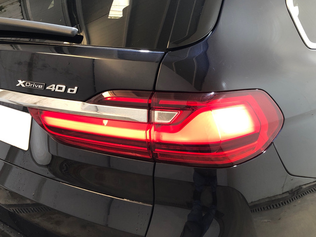 BMW X7 xDrive40d color Negro. Año 2020. 250KW(340CV). Diésel. En concesionario Movilnorte El Plantio de Madrid