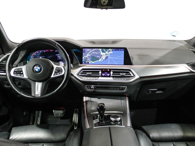 BMW X5 xDrive30d color Blanco. Año 2022. 210KW(286CV). Diésel. En concesionario Barcelona Premium -- GRAN VIA de Barcelona