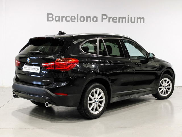 BMW X1 sDrive18d color Negro. Año 2022. 110KW(150CV). Diésel. En concesionario Barcelona Premium -- GRAN VIA de Barcelona
