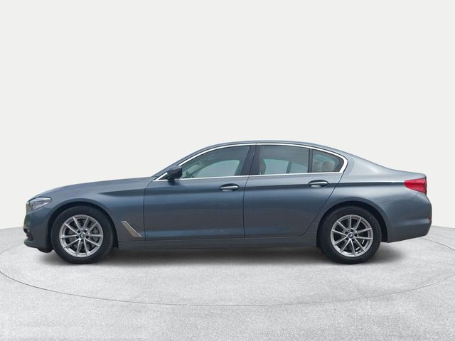 BMW Serie 5 530d color Azul. Año 2018. 195KW(265CV). Diésel. En concesionario San Rafael Motor, S.L. de Córdoba