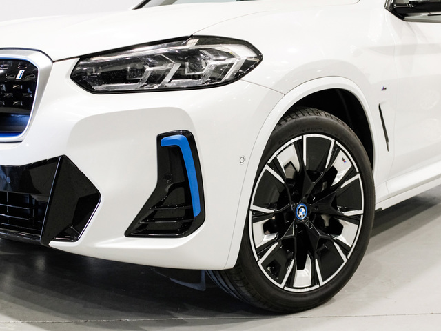 BMW iX3 M Sport color Blanco. Año 2022. 210KW(286CV). Eléctrico. En concesionario Barcelona Premium -- GRAN VIA de Barcelona