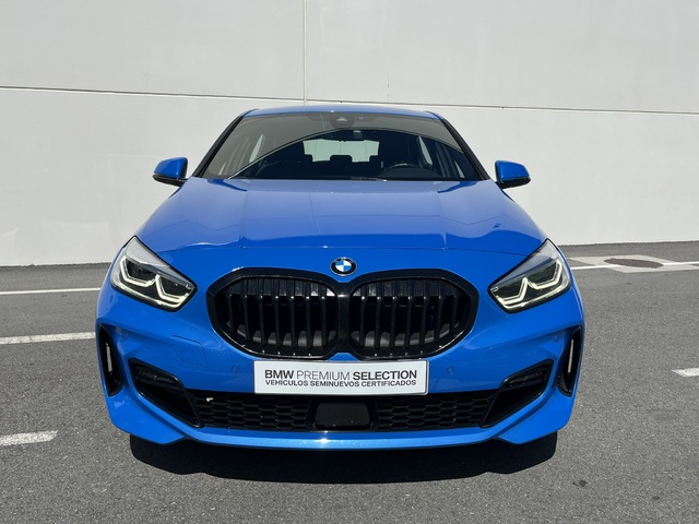 BMW Serie 1 118d color Azul. Año 2021. 110KW(150CV). Diésel. En concesionario Novomóvil Oleiros de Coruña