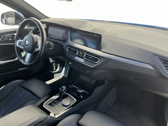 BMW Serie 1 118d color Azul. Año 2021. 110KW(150CV). Diésel. En concesionario Novomóvil Oleiros de Coruña
