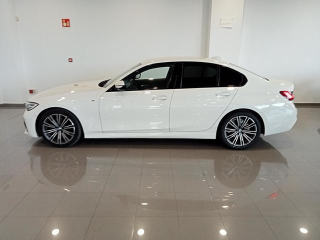 BMW Serie 3 320d color Blanco. Año 2020. 140KW(190CV). Diésel. En concesionario Mandel Motor Badajoz de Badajoz