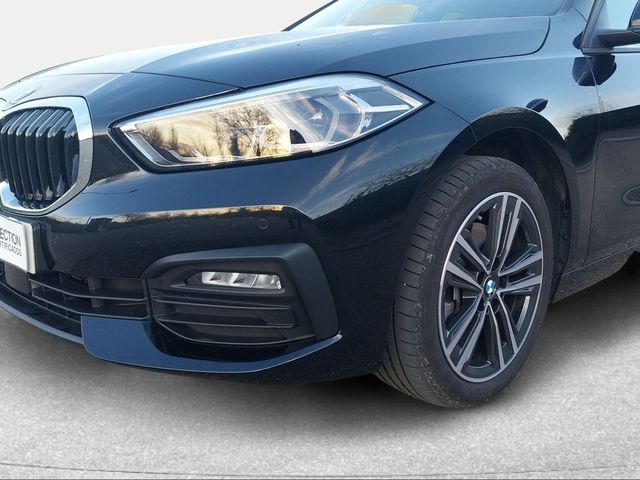 BMW Serie 1 118d color Negro. Año 2021. 110KW(150CV). Diésel. En concesionario San Rafael Motor, S.L. de Córdoba