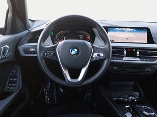BMW Serie 1 118d color Negro. Año 2021. 110KW(150CV). Diésel. En concesionario San Rafael Motor, S.L. de Córdoba