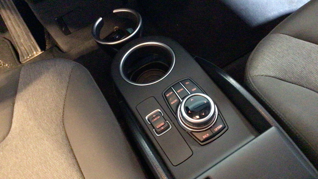 BMW i3 i3 94Ah color Gris. Año 2017. 125KW(170CV). Eléctrico. En concesionario BYmyCAR Madrid - Alcalá de Madrid