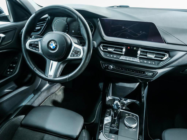 BMW Serie 1 118i color Negro. Año 2020. 103KW(140CV). Gasolina. En concesionario Oliva Motor Tarragona de Tarragona