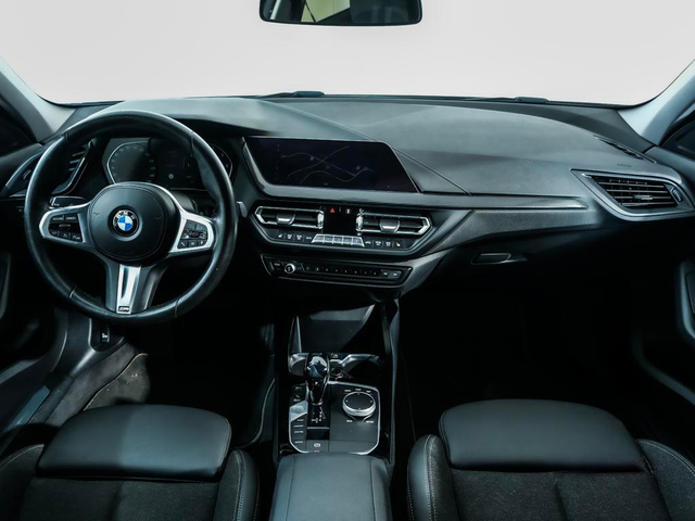 BMW Serie 1 118i color Negro. Año 2020. 103KW(140CV). Gasolina. En concesionario Oliva Motor Tarragona de Tarragona