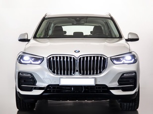 Fotos de BMW X5 xDrive30d color Blanco. Año 2019. 195KW(265CV). Diésel. En concesionario Fuenteolid de Valladolid