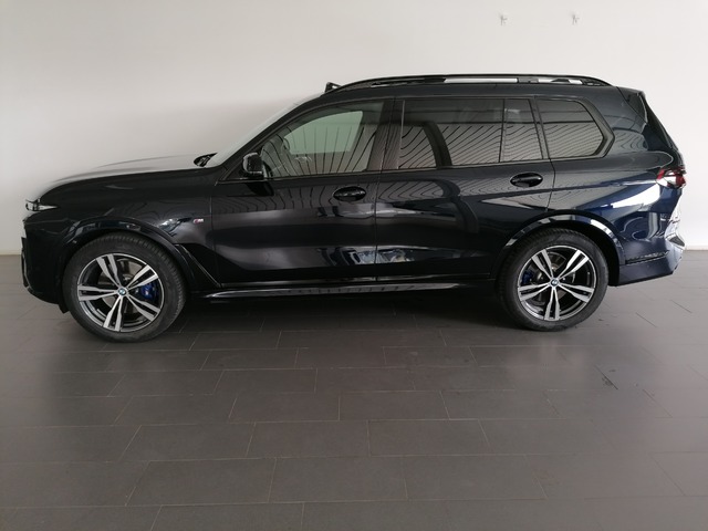 BMW X7 xDrive40d color Negro. Año 2023. 259KW(352CV). Diésel. En concesionario Adler Motor S.L. TOLEDO de Toledo