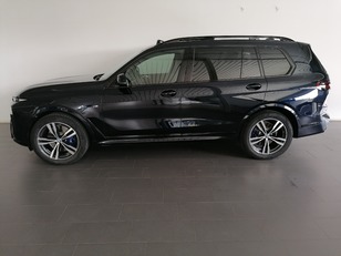 Fotos de BMW X7 xDrive40d color Negro. Año 2023. 259KW(352CV). Diésel. En concesionario Adler Motor S.L. TOLEDO de Toledo