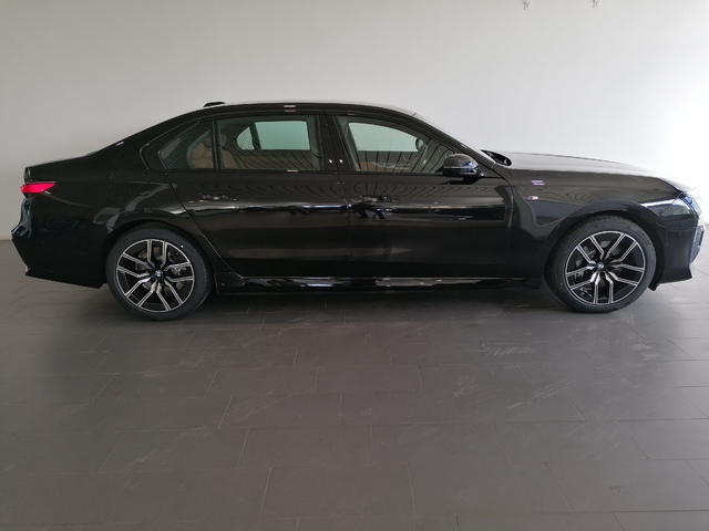 BMW Serie 7 750e color Negro. Año 2023. 360KW(489CV). Híbrido Electro/Gasolina. En concesionario Adler Motor S.L. TOLEDO de Toledo