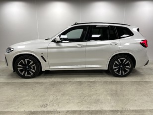 Fotos de BMW iX3 M Sport color Blanco. Año 2023. 210KW(286CV). Eléctrico. En concesionario Maberauto de Castellón