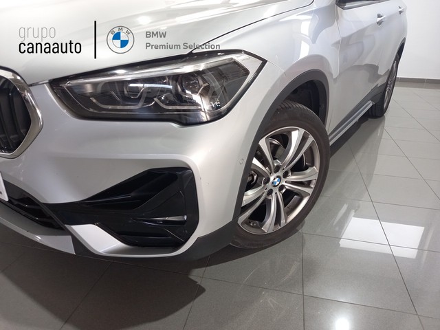 BMW X1 sDrive16d color Gris Plata. Año 2021. 85KW(116CV). Diésel. En concesionario CANAAUTO - TACO de Sta. C. Tenerife