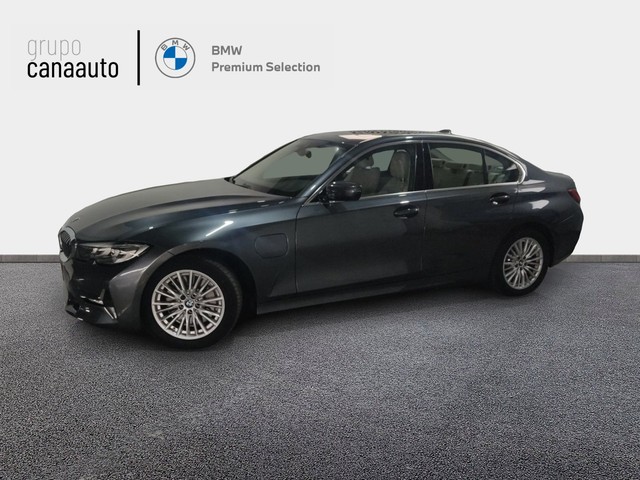 BMW Serie 3 330e color Gris. Año 2020. 215KW(292CV). Híbrido Electro/Gasolina. En concesionario CANAAUTO - TACO de Sta. C. Tenerife
